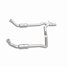 Load image into Gallery viewer, MagnaFlow Direct Fit Catalytic Converter 2009-2012 E-150 5.4 L Underbody