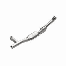 Load image into Gallery viewer, MagnaFlow Direct Fit Catalytic Converter 99-00 Ford Trucks 5.4L