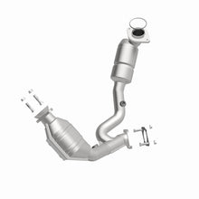 Load image into Gallery viewer, MagnaFlow Direct Fit Catalytic Converter 00-03 Ford Taurus 3.0L fron
