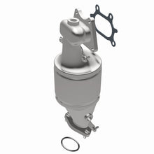 Load image into Gallery viewer, MagnaFlow Direct Fit Catalytic Converter 04-07 Saturn VUE 3.5L Front