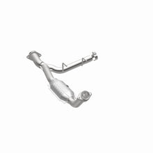 Load image into Gallery viewer, MagnaFlow Direct Fit Catalytic Converter 03-05 Ford Expedition/05-06 Lincoln Navigator 5.4L P/S