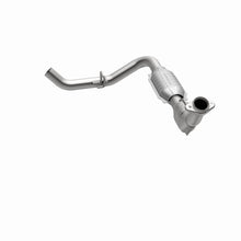 Load image into Gallery viewer, MagnaFlow Direct Fit Catalytic Converter 99-00 Ford Trucks 5.4L