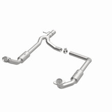 Load image into Gallery viewer, MagnaFlow Direct Fit Catalytic Converter 2009-2012 E-150 5.4 L Underbody
