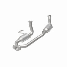 Load image into Gallery viewer, MagnaFlow Direct Fit Catalytic Converter 01-03 Windstar 3.8 OEM