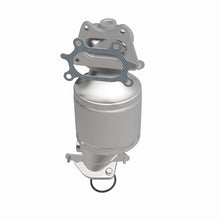 Load image into Gallery viewer, MagnaFlow Direct Fit Catalytic Converter 04-07 Saturn VUE 3.5L Front
