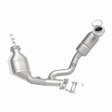 Load image into Gallery viewer, MagnaFlow Direct Fit Catalytic Converter 00-03 Ford Taurus 3.0L fron