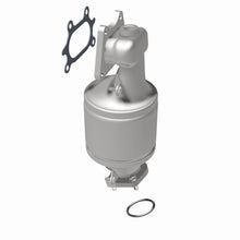Load image into Gallery viewer, MagnaFlow Direct Fit Catalytic Converter 04-07 Saturn VUE 3.5L Front