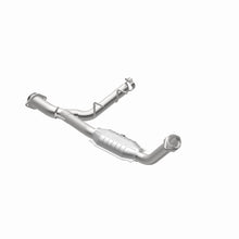 Load image into Gallery viewer, MagnaFlow Direct Fit Catalytic Converter 03-05 Ford Expedition/05-06 Lincoln Navigator 5.4L P/S