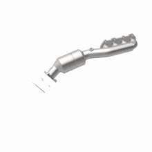 Load image into Gallery viewer, MagnaFlow Direct Fit Catalytic Converter 02-04 Volkswagen Passat 4.0L