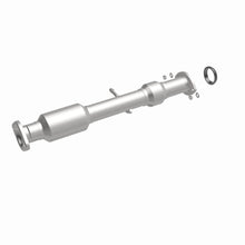 Load image into Gallery viewer, MagnaFlow Direct Fit Catalytic Converter 14-15 Toyota Highlander 3.5L