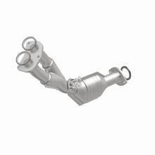 Load image into Gallery viewer, MagnaFlow Direct Fit Catalytic Converter 01-04 Toyota Tacoma 2.7L fr