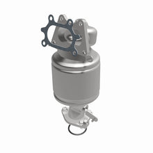 Load image into Gallery viewer, MagnaFlow Direct Fit Catalytic Converter 04-07 Saturn VUE 3.5L Rear