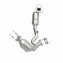 Load image into Gallery viewer, MagnaFlow Direct Fit Catalytic Converter 00-03 Ford Taurus 3.0L fron
