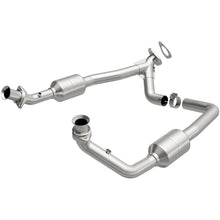 Load image into Gallery viewer, MagnaFlow Direct Fit Catalytic Converter 00-03 Ford E150 5.4L