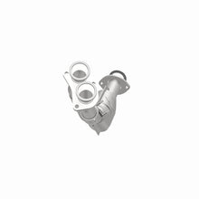 Load image into Gallery viewer, MagnaFlow Direct Fit Catalytic Converter 01-04 Toyota Tacoma 2.7L fr