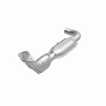 Load image into Gallery viewer, MagnaFlow Direct Fit Catalytic Converter 99-00 Ford Exped 4.6L