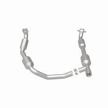 Load image into Gallery viewer, MagnaFlow Direct Fit Catalytic Converter 05-06 Ford E-350 Super Duty 5.4L