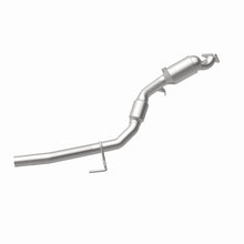 Load image into Gallery viewer, MagnaFlow Direct Fit Catalytic Converter 11-15 Volkswagen Touareg V6 3.6 OEM Underbody