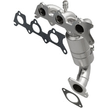 Load image into Gallery viewer, MagnaFlow DF Cat Conv 07-11 Chrysler Sebring 2.7L Rr Manifold/08-10 Dodge Avenger 2.7L Rear Manifold