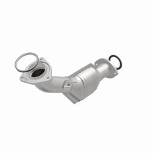 Load image into Gallery viewer, MagnaFlow Direct Fit Catalytic Converter Front 00-04 Toyota Tacoma 3.4L 4WD / 00-04 Tundra 3.4L