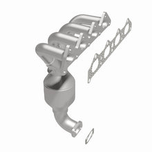 Load image into Gallery viewer, MagnaFlow Direct Fit Catalytic Converter 98-01 Hyundai Elantra 1.8L