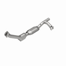 Load image into Gallery viewer, MagnaFlow Direct Fit Catalytic Converter 99-00 Ford Trucks 5.4L