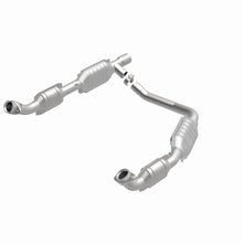 Load image into Gallery viewer, MagnaFlow Direct Fit Catalytic Converter 06 Ford E350 Van 5.4L