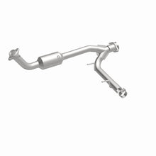 Load image into Gallery viewer, MagnaFlow Direct Fit Catalytic Converter 05-06 Lincoln Navigator 5.4L w/ 3in Main Piping