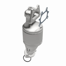 Load image into Gallery viewer, MagnaFlow Direct Fit Catalytic Converter 04-07 Saturn VUE 3.5L Front