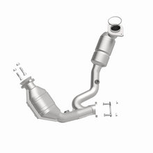 Load image into Gallery viewer, MagnaFlow Direct Fit Catalytic Converter 00-03 Ford Taurus 3.0L fron