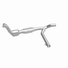 Load image into Gallery viewer, MagnaFlow Direct Fit Catalytic Converter 99-00 Ford Exped 4.6L