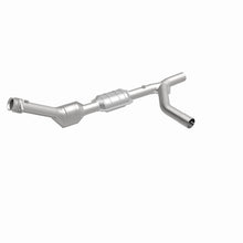 Load image into Gallery viewer, MagnaFlow Direct Fit Catalytic Converter 00-04 Ford E150 4.6L P/S