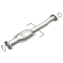 Load image into Gallery viewer, MagnaFlow Direct Fit Catalytic Converter 01-04 Toyota Tacoma 2.4L Rear