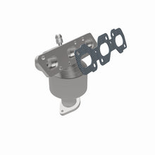 Load image into Gallery viewer, MagnaFlow Direct Fit Catalytic Converter 00-01 Mazda MPV 2.5L Manifold