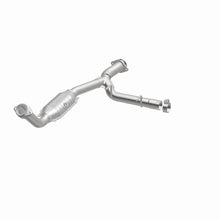 Load image into Gallery viewer, MagnaFlow Direct Fit Catalytic Converter 03-05 Ford Expedition/05-06 Lincoln Navigator 5.4L P/S
