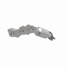 Load image into Gallery viewer, MagnaFlow Direct Fit Catalytic Converter 10-12 Toyota FJ/4Runner 4.0L