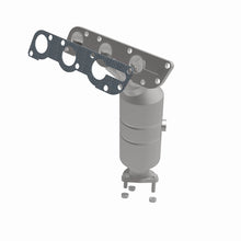 Load image into Gallery viewer, MagnaFlow Direct Fit Catalytic Converter 04-05 Suzuki Verona 2.5L