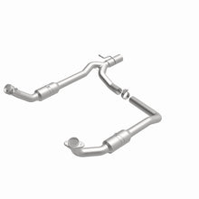 Load image into Gallery viewer, MagnaFlow Direct Fit Catalytic Converter 2009-2012 E-150 5.4 L Underbody