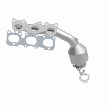 Load image into Gallery viewer, MagnaFlow Direct Fit Catalytic Converter 2007-2009 Sorento 3.3 3.8 L Manifold