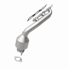 Load image into Gallery viewer, MagnaFlow Direct Fit Catalytic Converter 2007-2009 Sorento 3.3 3.8 L Manifold