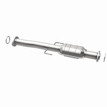 Load image into Gallery viewer, MagnaFlow Direct Fit Catalytic Converter 01-04 Toyota Tacoma 2.4L Rear