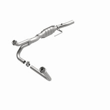 Load image into Gallery viewer, MagnaFlow Direct Fit Catalytic Converter 02 Dodge Ram 1500 Van