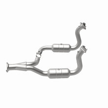 Load image into Gallery viewer, MagnaFlow DF Cat Conv 08-10 Ford F-250/F-250 SD/F-350/F-350 SD 5.4L/6.8L/F-450 SD 6.8L Y-Pipe Assy