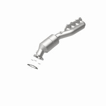Load image into Gallery viewer, MagnaFlow Direct Fit Catalytic Converter 02-04 Volkswagen Passat 4.0L