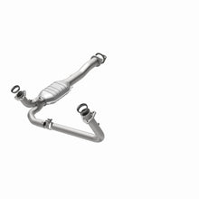 Load image into Gallery viewer, MagnaFlow Direct Fit Catalytic Converter GM 1500/2500/3500 Truck 96-