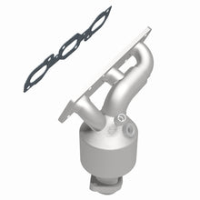 Load image into Gallery viewer, MagnaFlow Direct Fit Catalytic Converter 00-01 Mazda MPV 2.5L Manifold