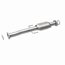 Load image into Gallery viewer, MagnaFlow Direct Fit Catalytic Converter 01-04 Toyota Tacoma 2.4L Rear