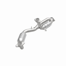 Load image into Gallery viewer, MagnaFlow Direct Fit Catalytic Converter 96-99 Taurus 3.4L Front C