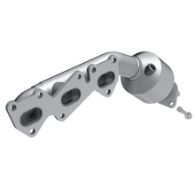 Load image into Gallery viewer, MagnaFlow Direct Fit Catalytic Converter 2009 Kia Borrego 3.8L Passenger Side