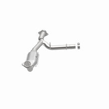 Load image into Gallery viewer, MagnaFlow Direct Fit Catalytic Converter 03-05 Ford Expedition/05-06 Lincoln Navigator 5.4L P/S